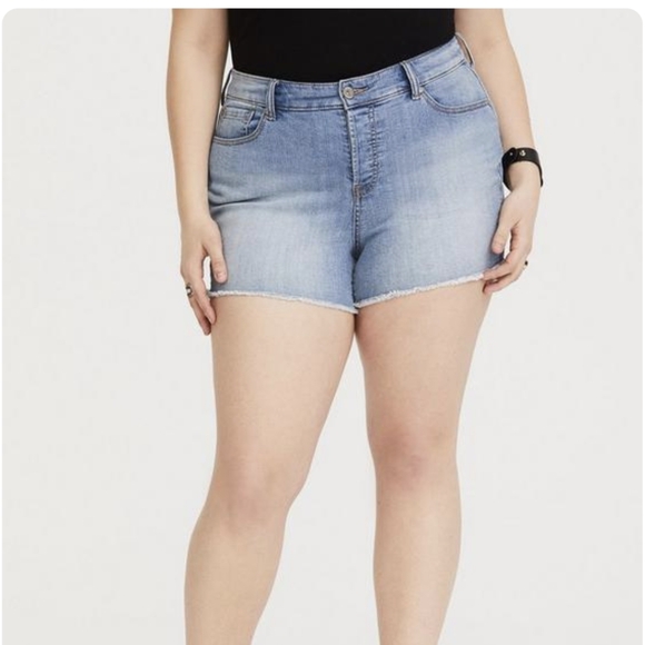 Torrid High Rise Skinny Short Vintage Stretch 20 Light Wash Denim Blue Jean - Picture 1 of 13